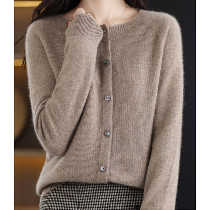 Cardigan til damer i merinould og kashmir – elegant vinterstrik med rund hals