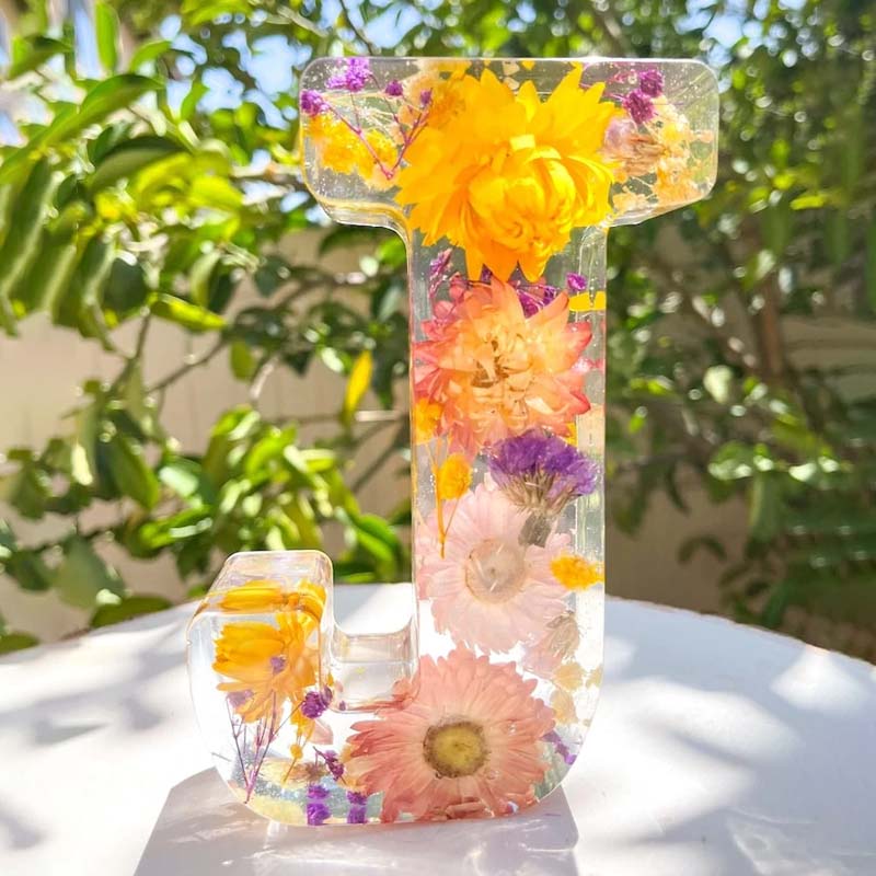 LumiFlair Natlampe med Blomsterbogstav | Personligt lys i resin med blødt LED-lys