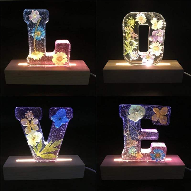 LumiFlair Natlampe med Blomsterbogstav | Personligt lys i resin med blødt LED-lys