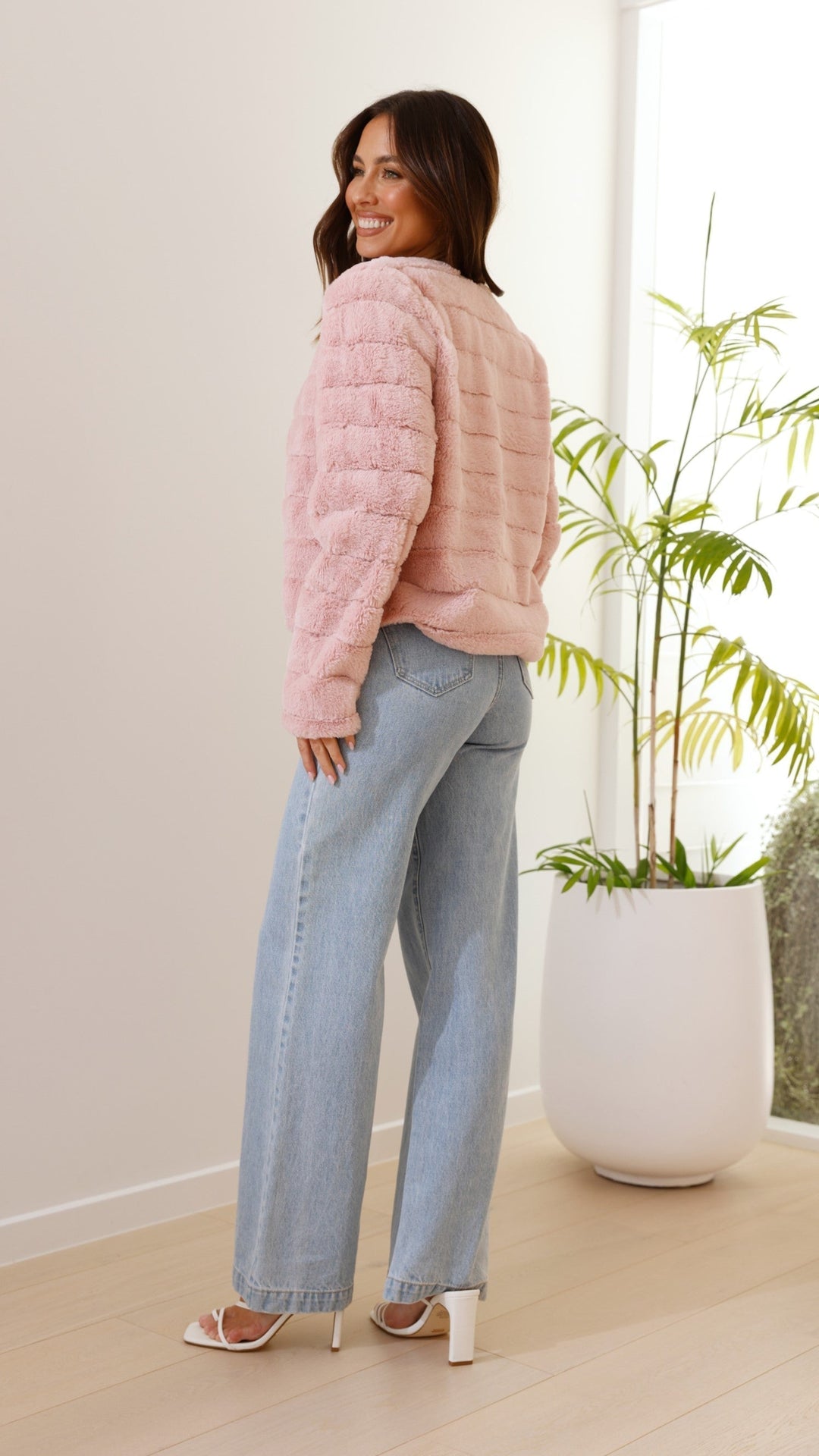 Luksuriøs cropped jakke til kvinder – Veloura