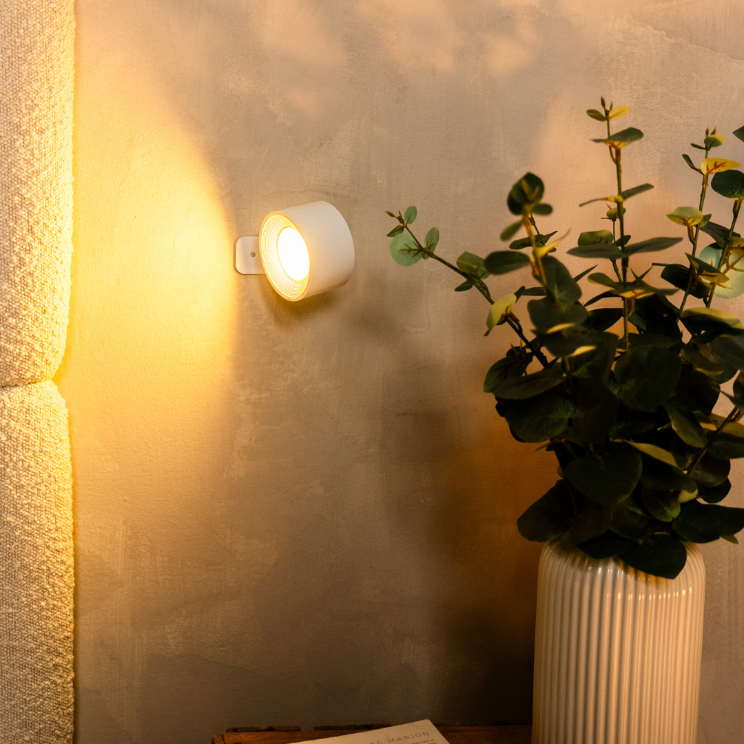 Trådløs LED-væglampe med 360° rotation, touchdæmpning, 3 lysfarver og USB-C-batteri