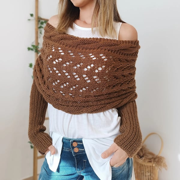 Wrap-halstørklæde med dobbelte ærmer - hyggeligt strikket tørklæde med indbyggede ærmer