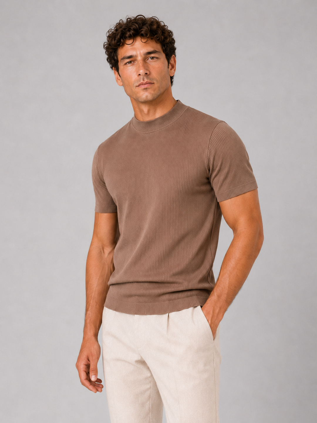 Ribbet T-shirt til herrer med opstående krave – tætsiddende stretch-top