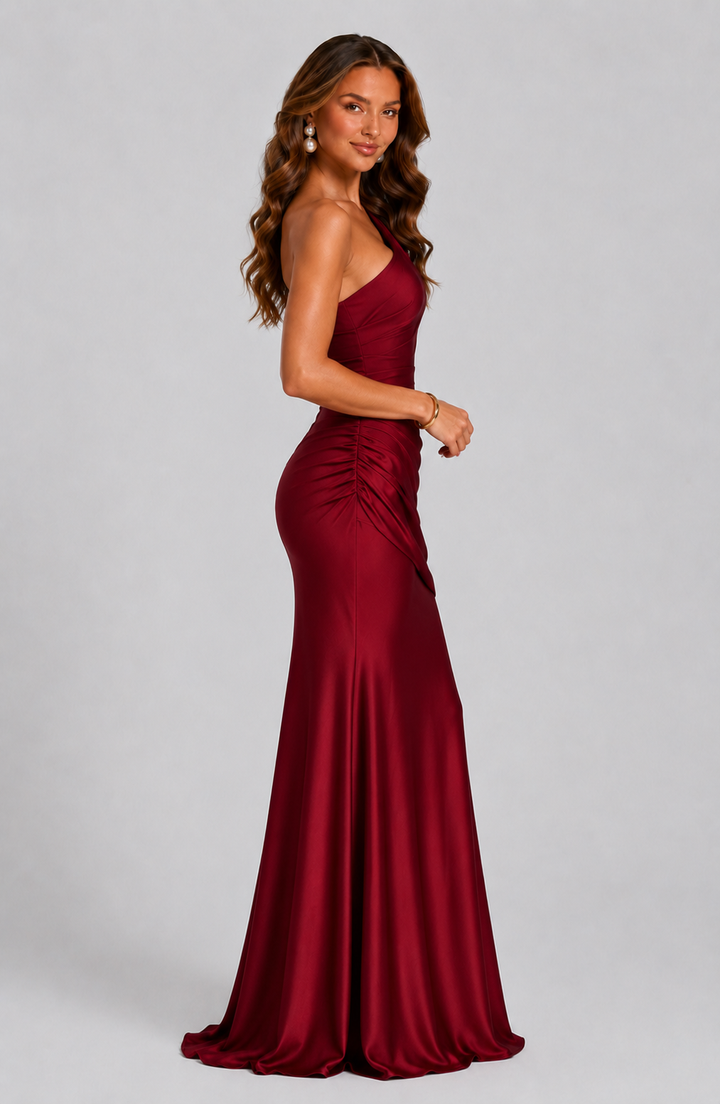 Draperet one-shoulder-maxikjole i satin