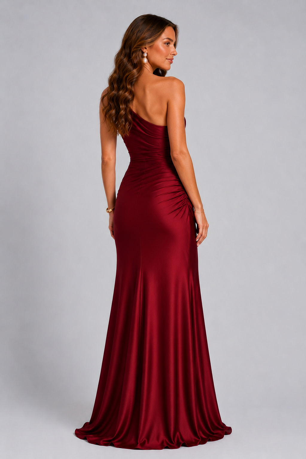 Draperet one-shoulder-maxikjole i satin