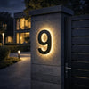 LED-husnummerskilt med baggrundsbelysning – moderne, oplyst indgangsplade