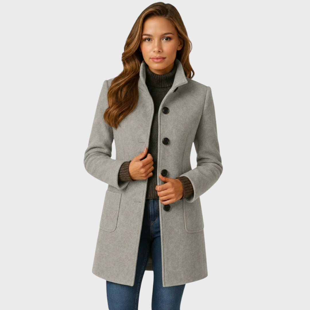 Taljeret damefrakke med knaplukning – elegant stil