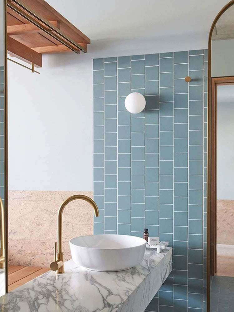 Moderne LED-globevæglampe i mat glas, 1 lyskilde