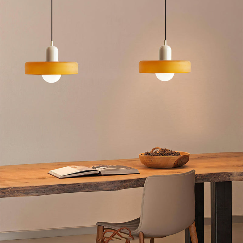 Farverig pendellampe i Bauhaus-stil - StiloGlas
