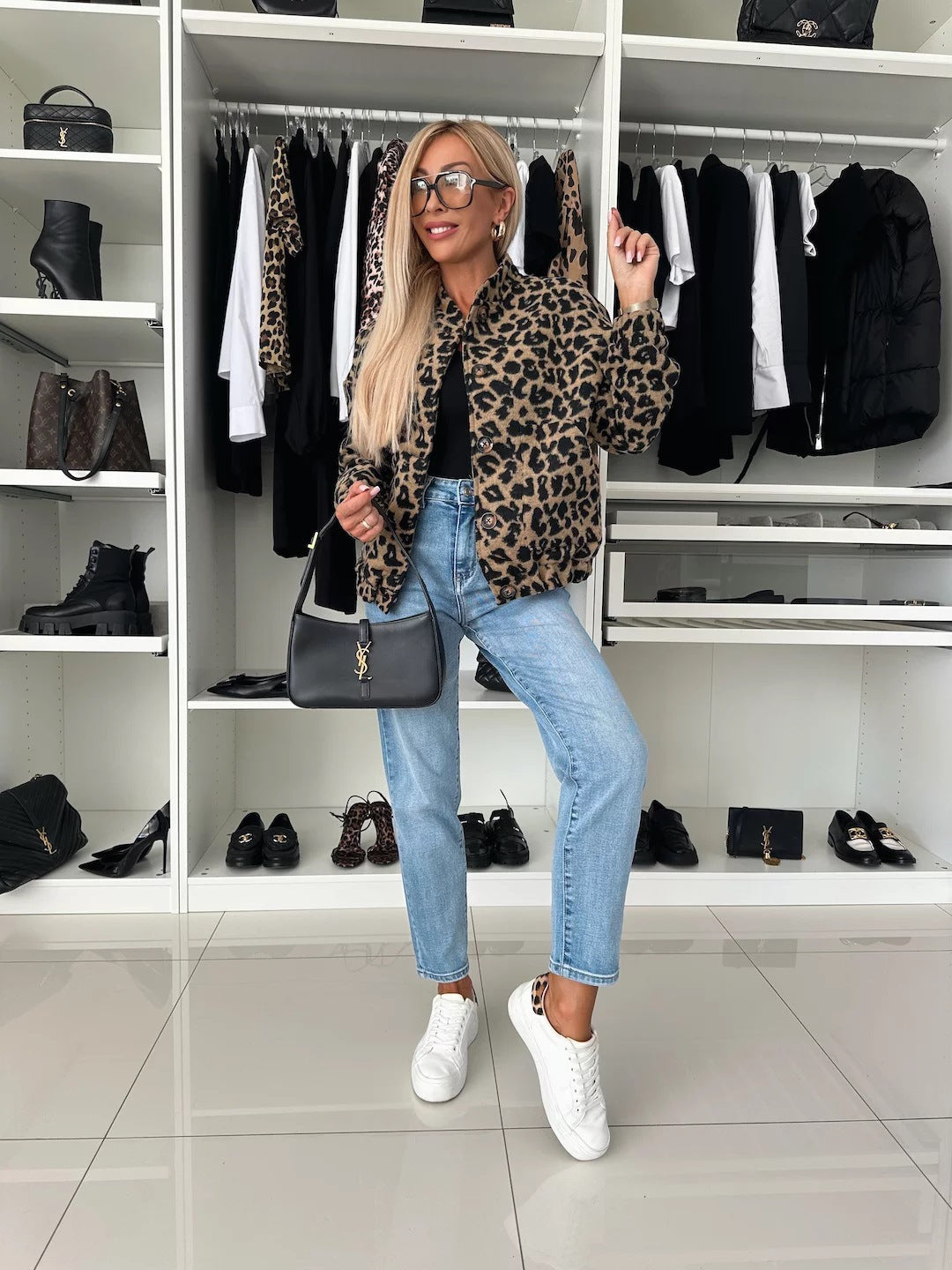 Jakke med leopardprint og knapper foran i bomberform