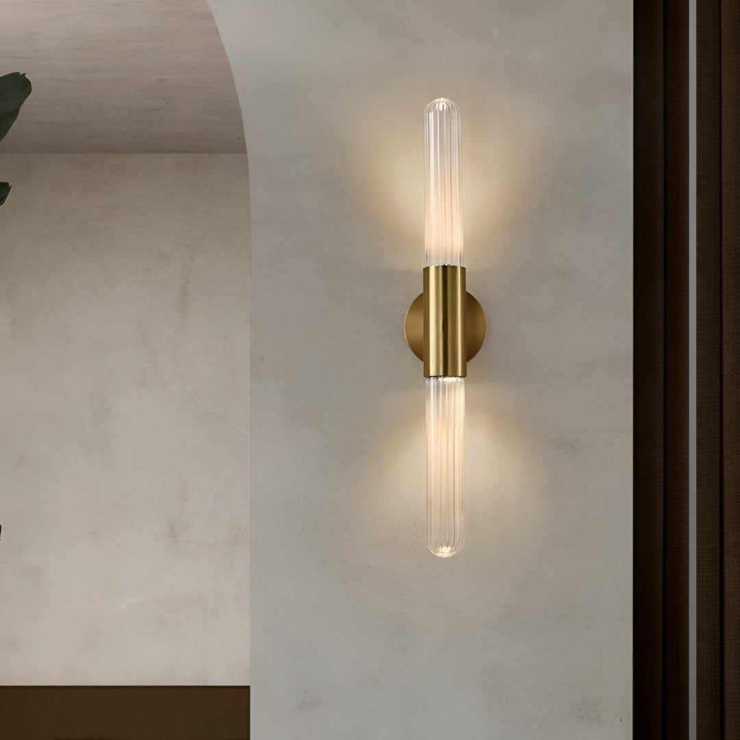 Nordisk Vægarmatur i Glas med Bølgemønster og Messing LED 1 lys