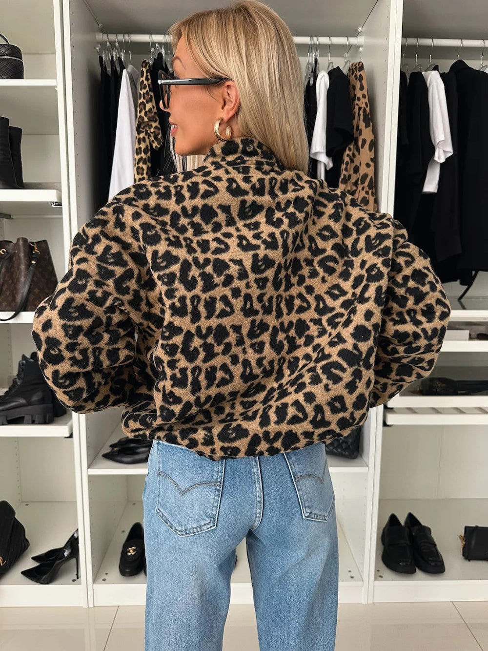 Jakke med leopardprint og knapper foran i bomberform