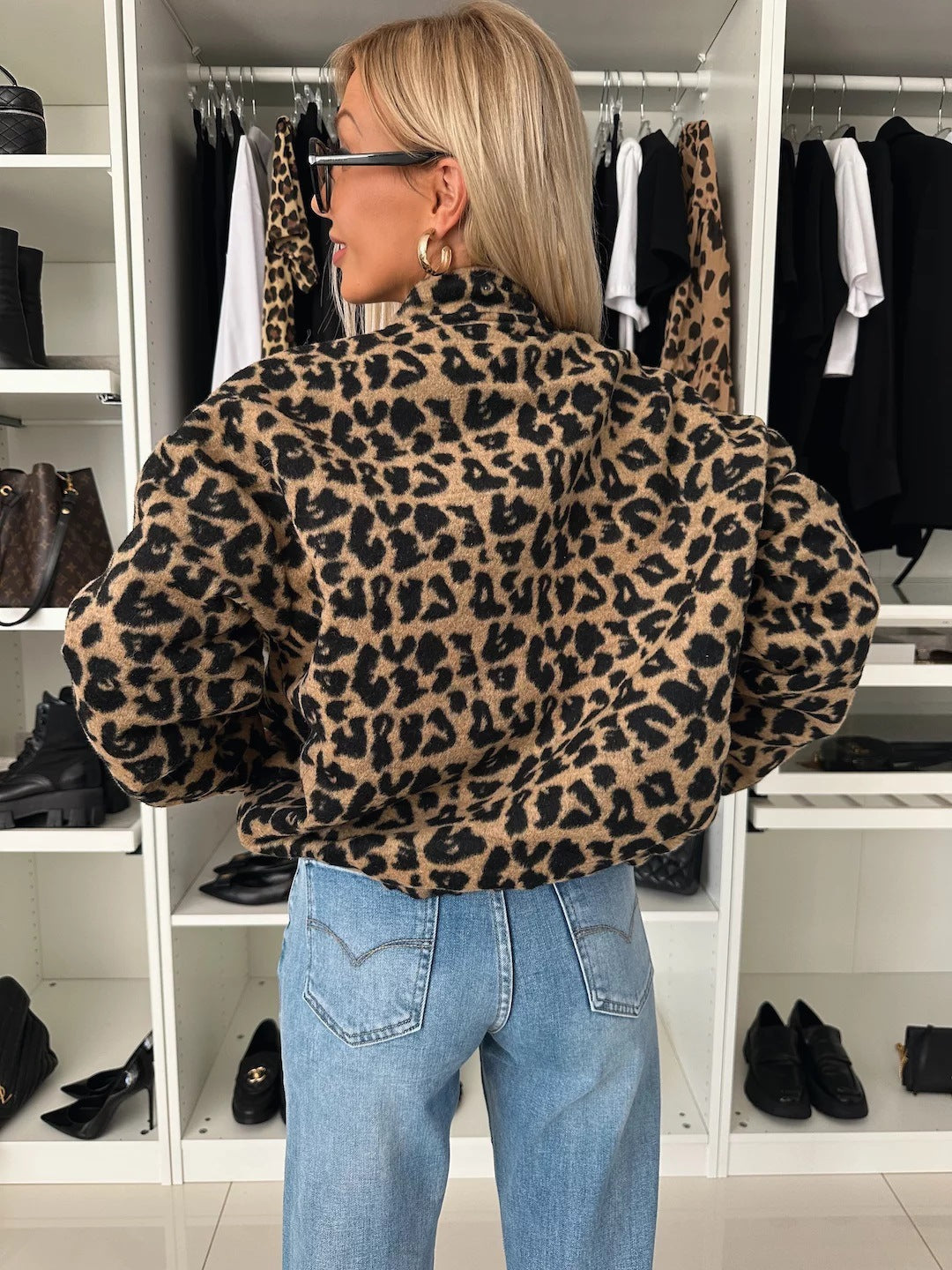 Jakke med leopardprint og knapper foran i bomberform