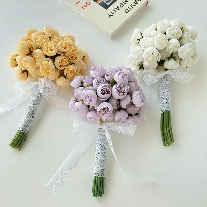 Romantisk Lyra silkepæon-buket med 27 realistiske blomster