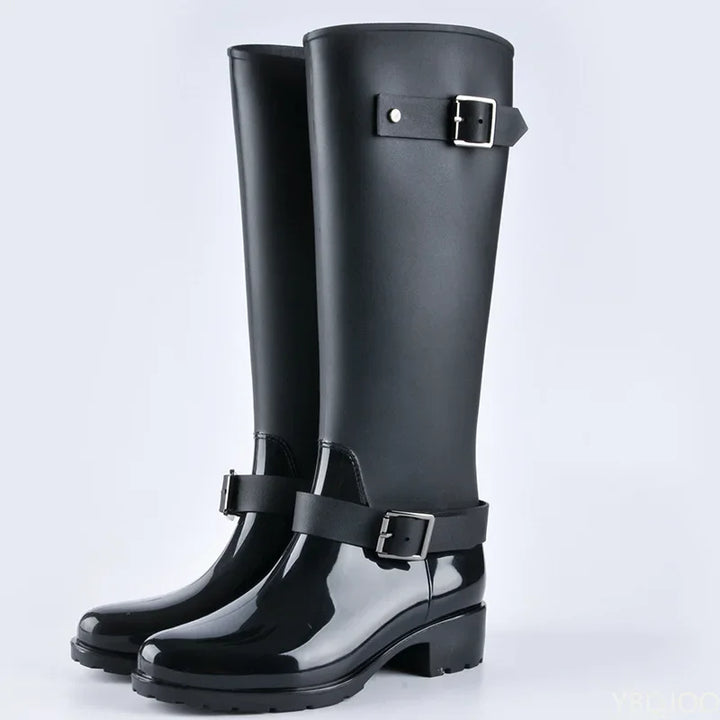 Høje vandtætte gummistøvler til damer med spænder og blokhæl – Elenya