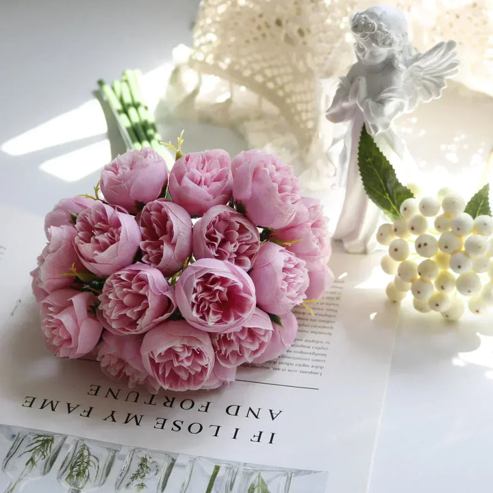 Romantisk Lyra silkepæon-buket med 27 realistiske blomster