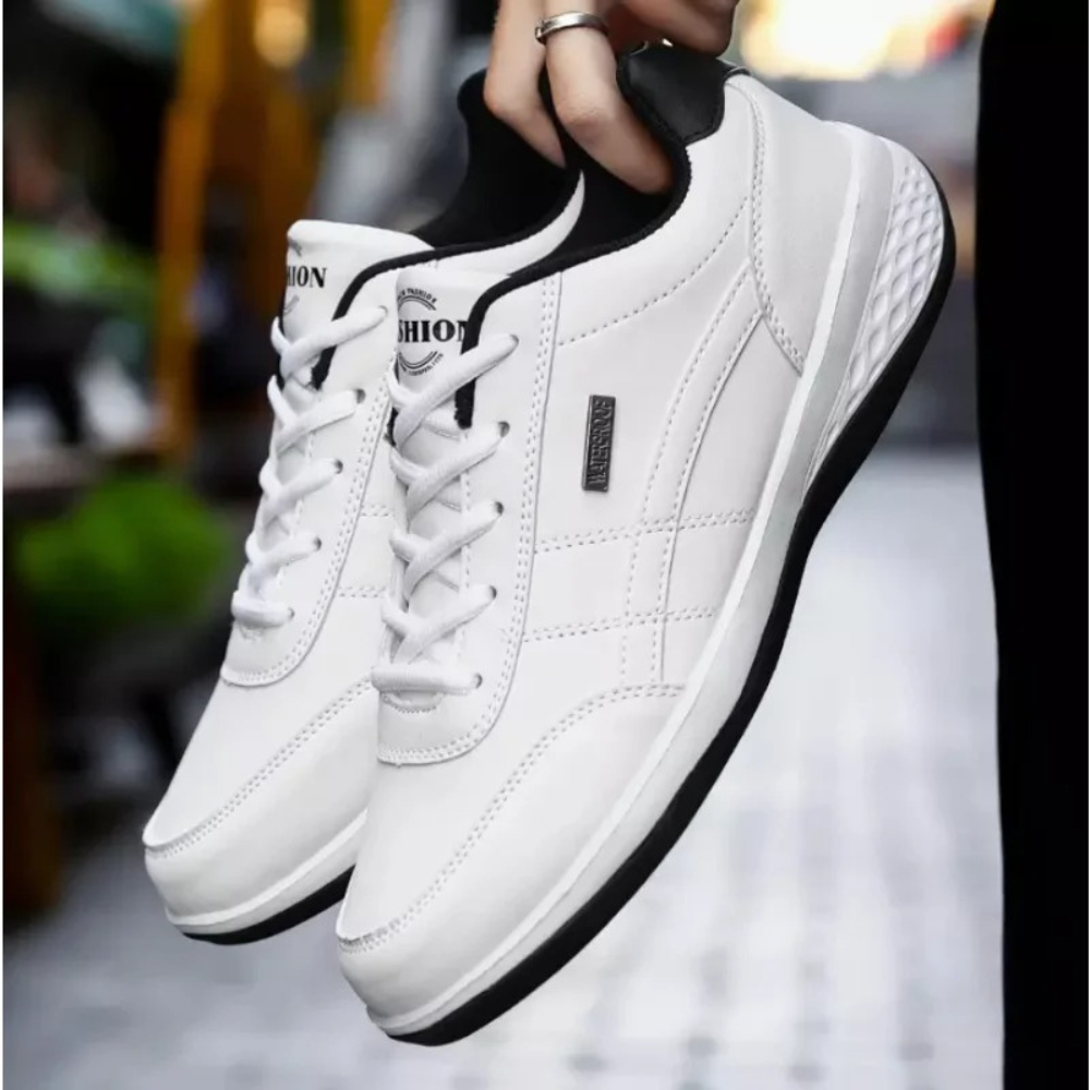 Elegante læder-sneakers til mænd med snøring foran og sidepanel