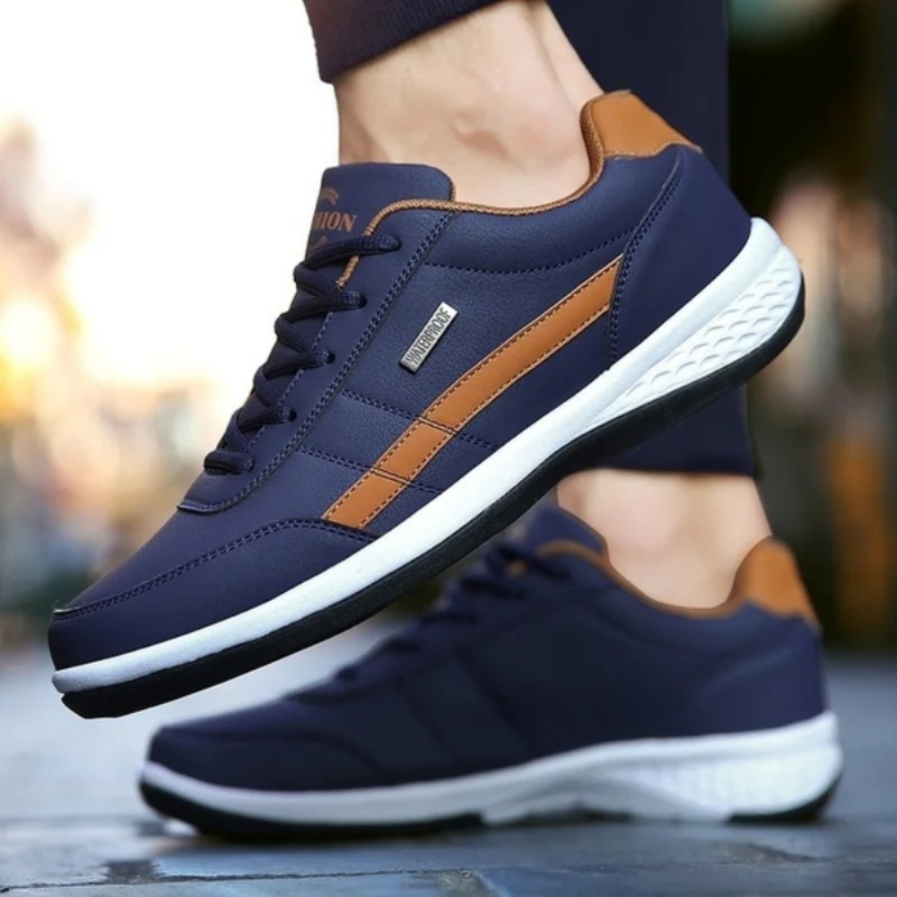 Elegante læder-sneakers til mænd med snøring foran og sidepanel