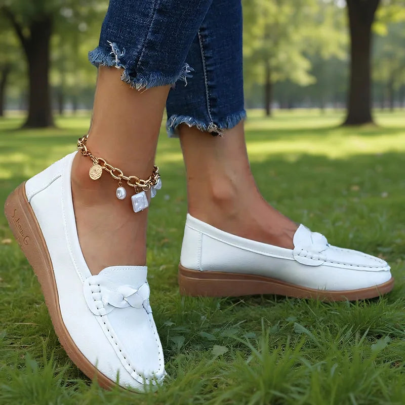 Ortopædiske slip-on-loafers i vid pasform med støtte til fodbuen og skridsikker sål