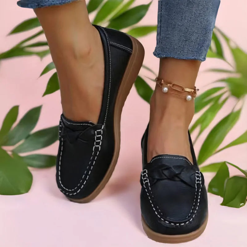 Ortopædiske slip-on-loafers i vid pasform med støtte til fodbuen og skridsikker sål