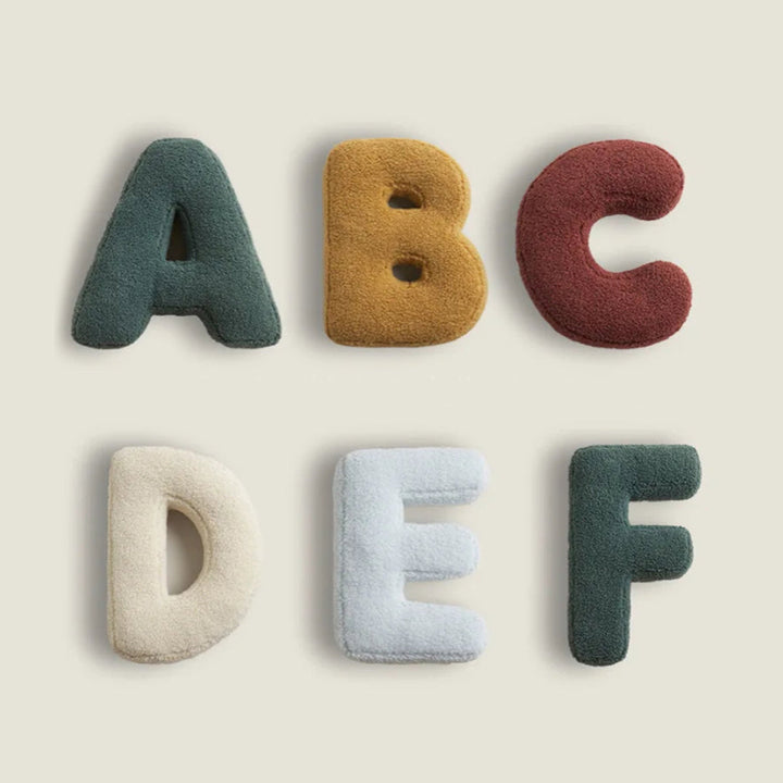 Dekorativ pude med alfabet – LetterLounge