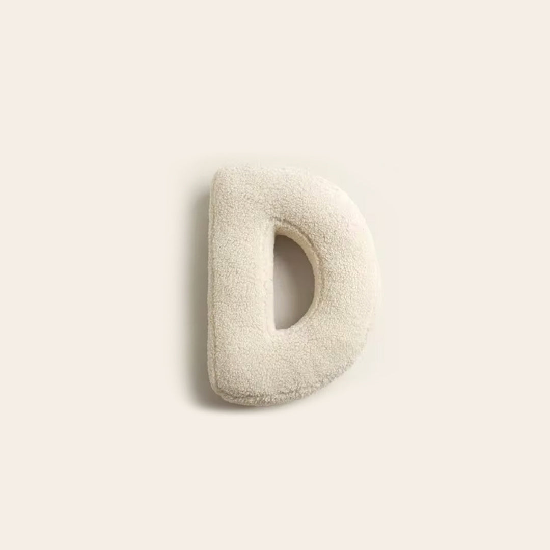 Dekorativ pude med alfabet – LetterLounge