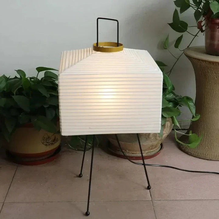 Gulvlampe i papir i moderne stil