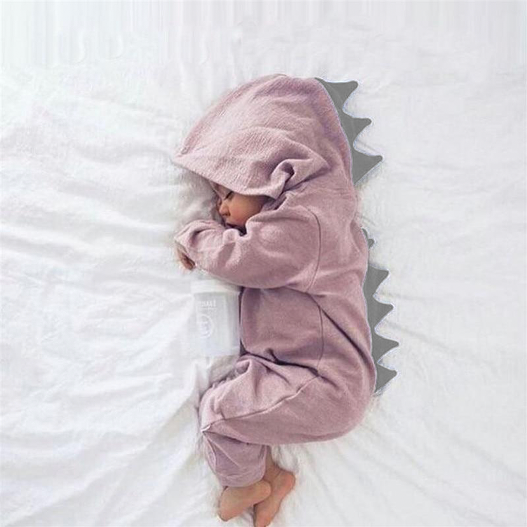 Sød babyonesie med dinosaurhue - DinoDream Onesie