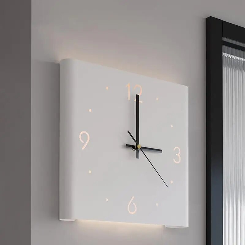 Firkantet dobbeltsidet vægur | Minimalistisk oplyst design