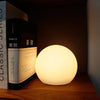 Farverig LED-bordlampe uden ledninger med fjernbetjening