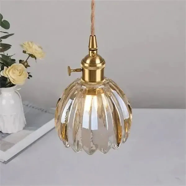 Elegant pendellampe i glas i blomsterform - stemningslys