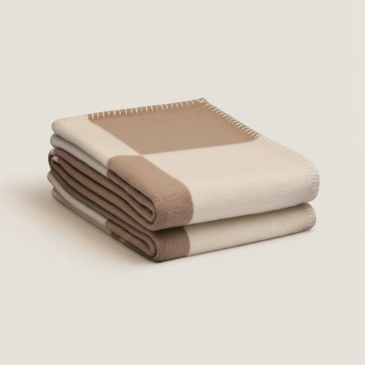 Elegant tæppe i uld og cashmere til et luksuriøst hjem
