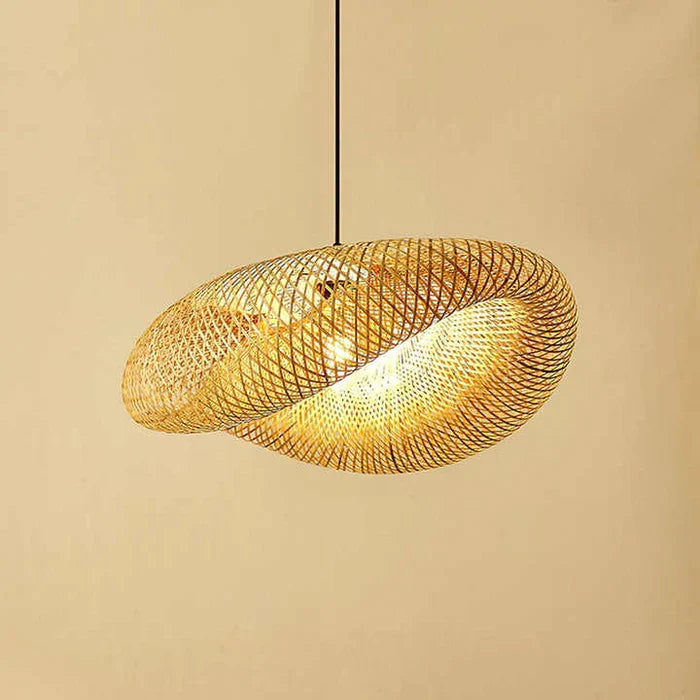 Håndflettet bambuslampe i boho-stil