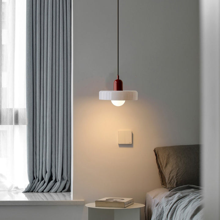Farverig pendellampe i Bauhaus-stil - StiloGlas