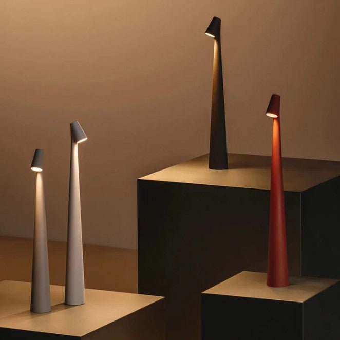 Genopladelig LED-bordlampe | Polycarbonat | 2700 K varm hvid | 3 lysstyrketrin