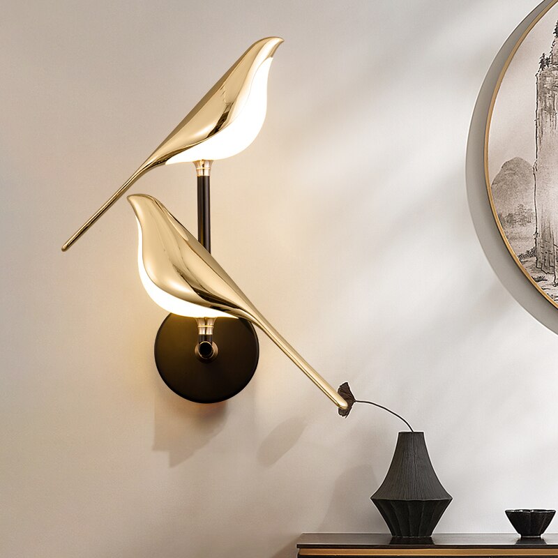 Moderne væglampe med fugle – AviaryGlow