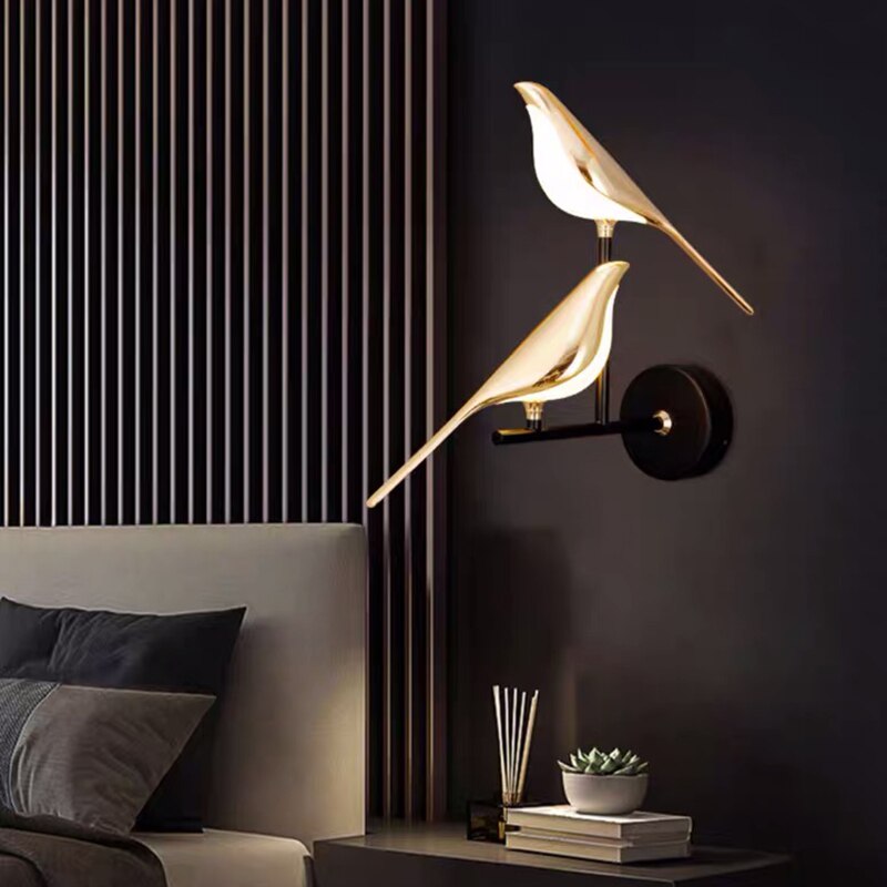 Moderne væglampe med fugle – AviaryGlow