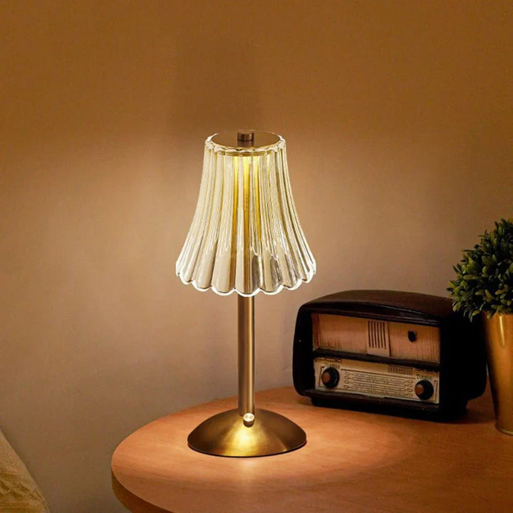 Elegant LED-bordlampe med lampeskærm i krystal og guldfinish – touch-tænding