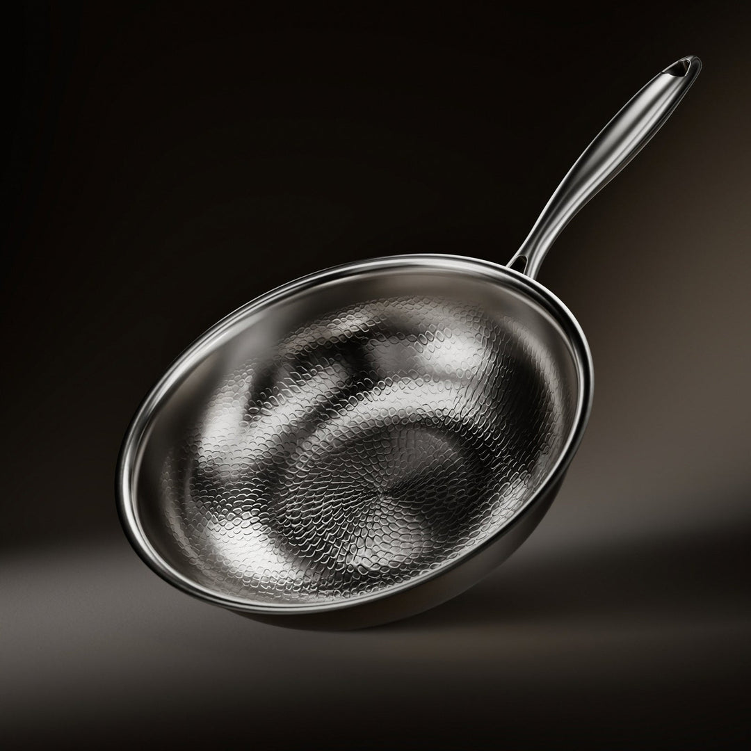 Håndhamret wokpande i titanium med flad bund