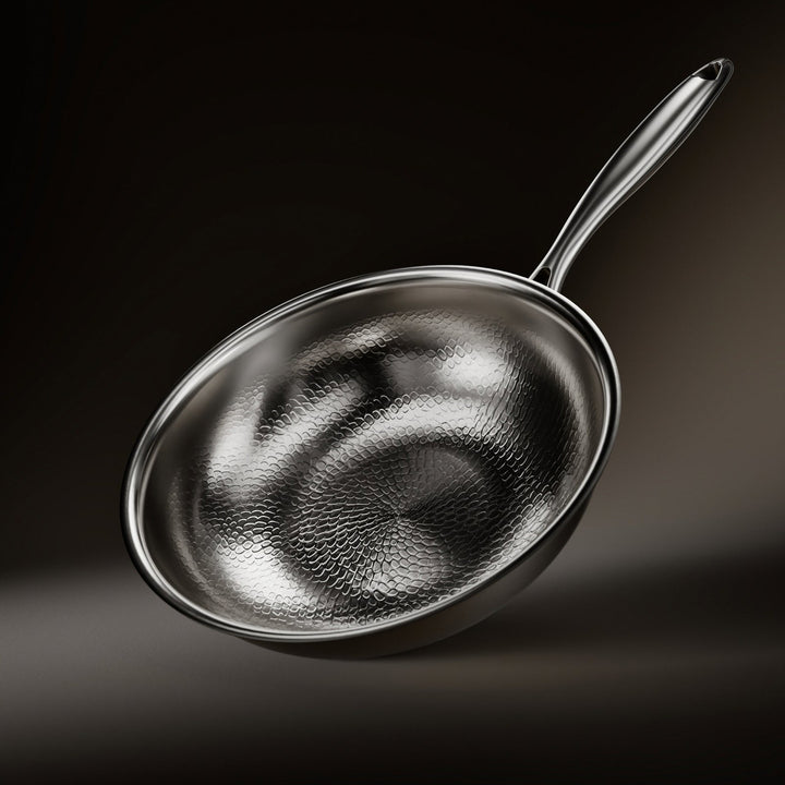 Håndhamret wokpande i titanium med flad bund