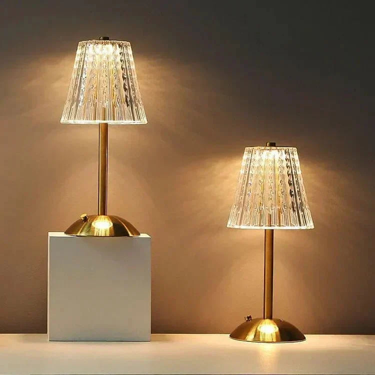 Elegant LED-bordlampe med lampeskærm i krystal og guldfinish – touch-tænding