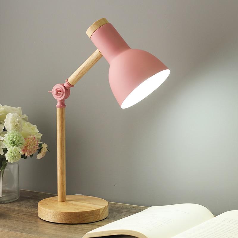 Skandinavisk bordlampe i træ | Minimalistisk design