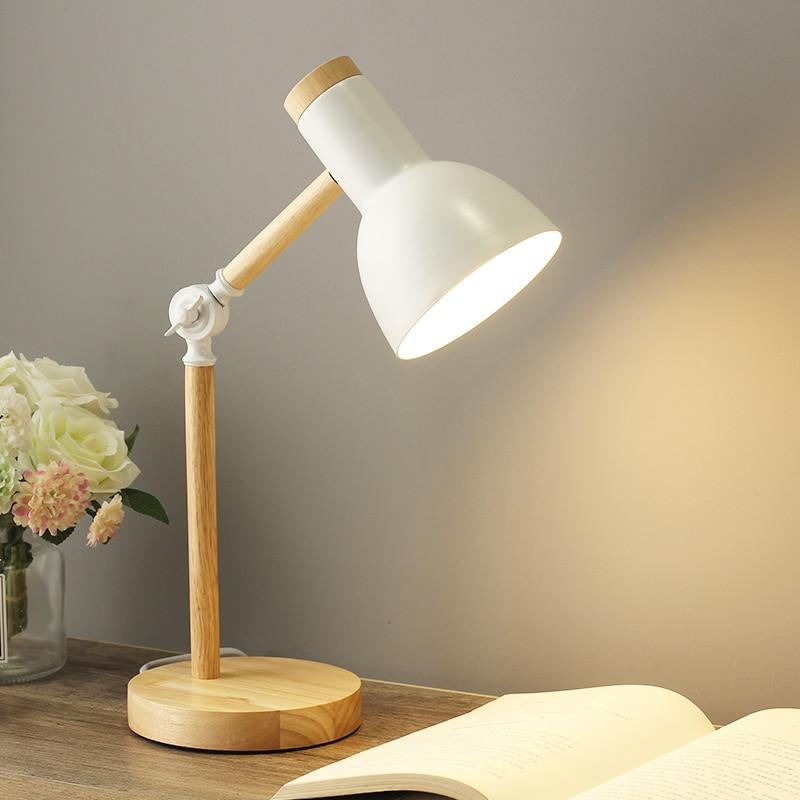 Skandinavisk bordlampe i træ | Minimalistisk design