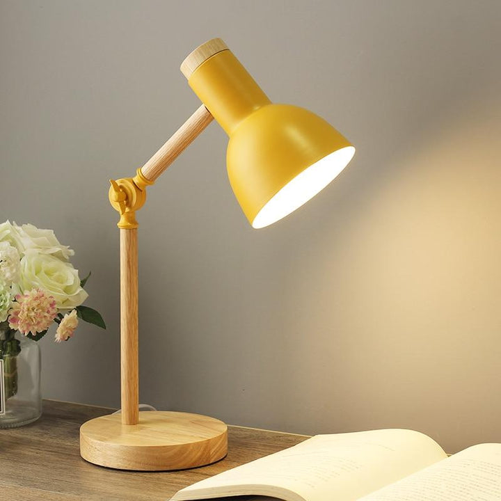 Skandinavisk bordlampe i træ | Minimalistisk design