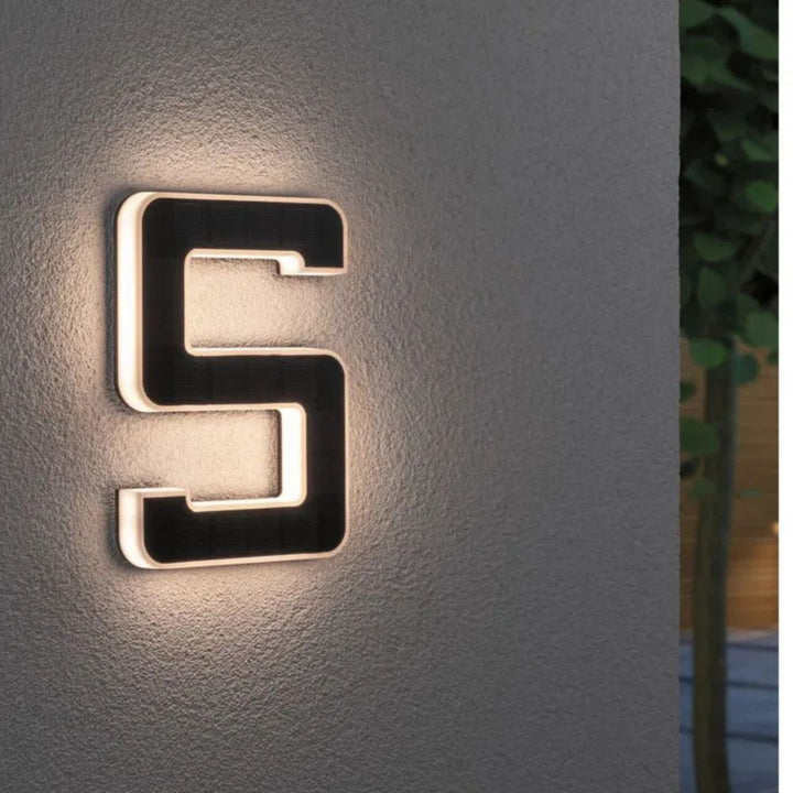 Soloplyst husnummer med LED og skumringssensor
