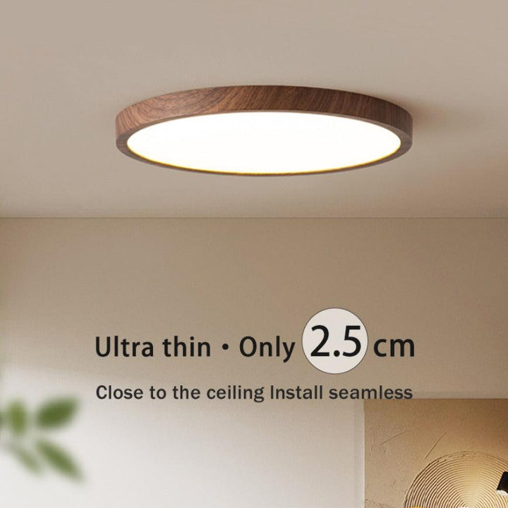 Ultratynd rund loftlampe i valnøddetræ til elegante, moderne rum