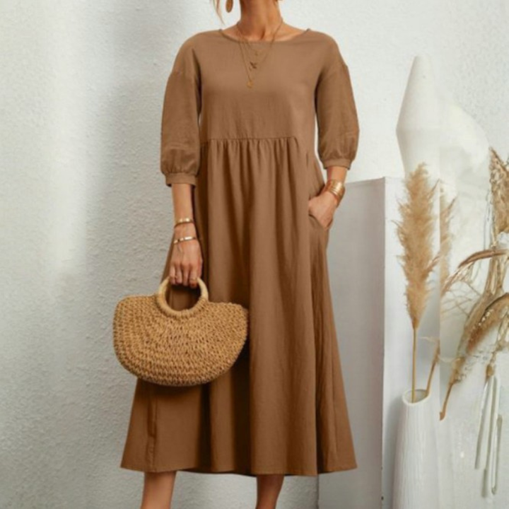 Elegant sommerkjole med smock til kvinder