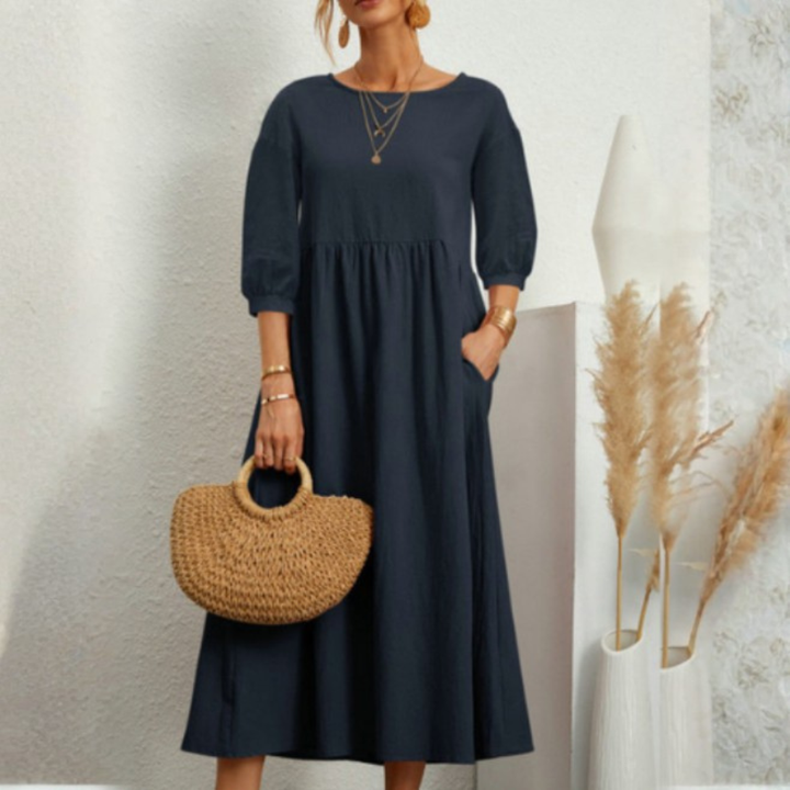 Elegant sommerkjole med smock til kvinder