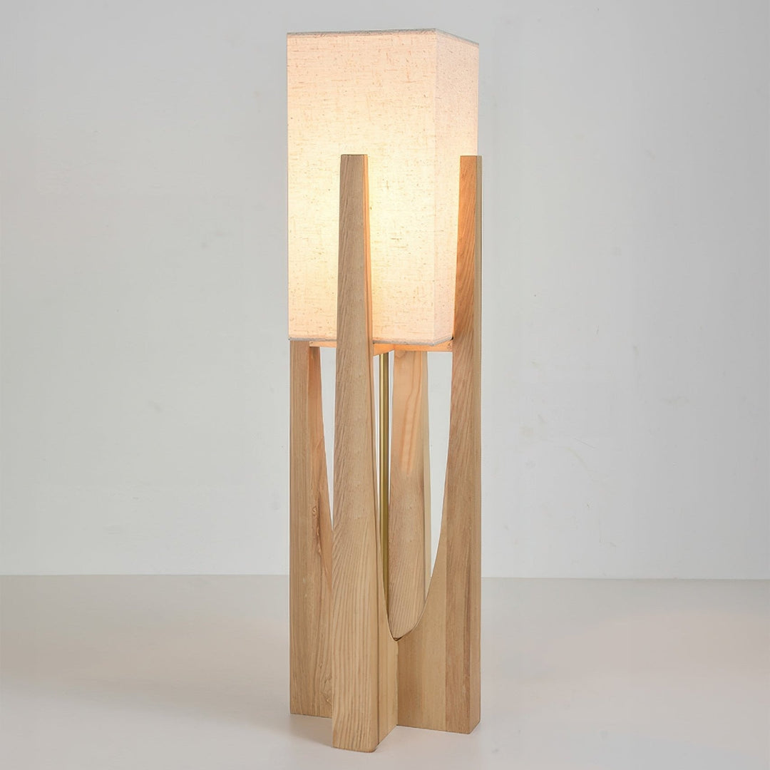 NaraLume gulvlampe i valnød | Minimalistisk og hyggelig